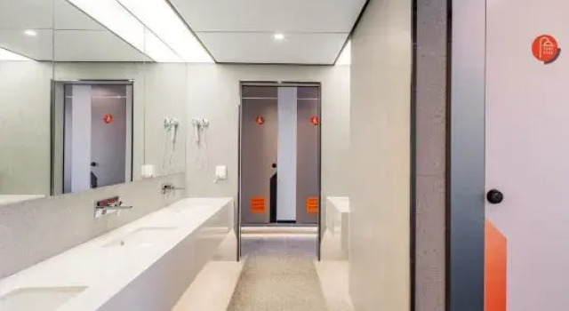 Stay at Xiaoding Hotel Beijing Heshenghui Pingleyuan Subway Station Branch, Book Hotel Hoteller i Beijing Province med parkering, Parkering