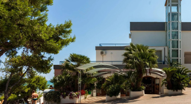 Baia Santa Barbara, Book Hotel Hoteller i Rodi Garganico med pool, Swimmingpool