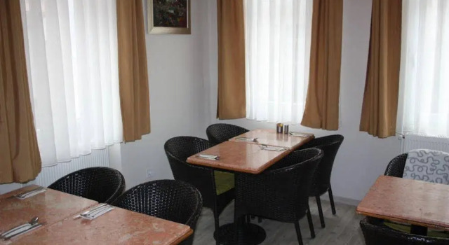 Karinca Guest House, Varaa Matkakoti Hotellit Marmara-alue pysäköinnillä, Pysäköinti