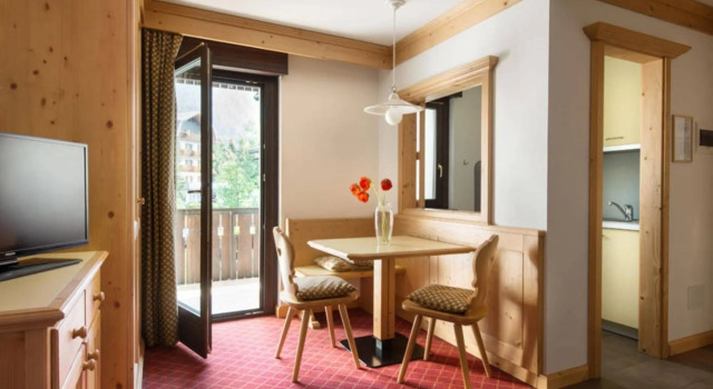 Residence Lastei, Забронировать Отель Отели Сан-Мартино-ди-Кастроцца с парковкой, рядом с Канатная дорога  Кольверде, Парковка