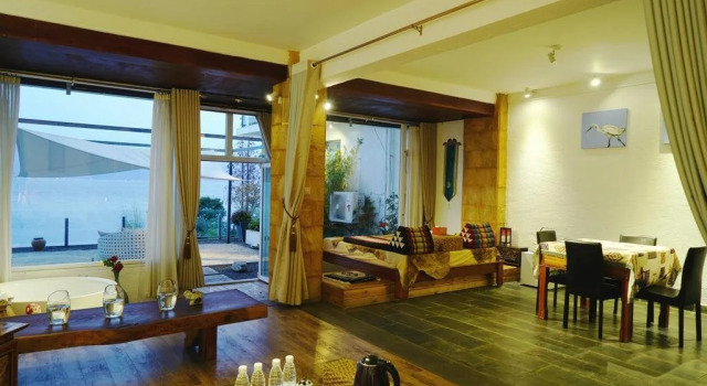 Shiyue Holiday Hotel, Rezerwuj Hotel Dali Yunnan