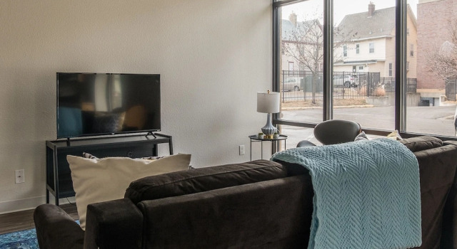 1 BR Apt near Downtown with Laundry by Frontdesk, Book Lejlighed Lejligheder i Minnesota, Lejlighed