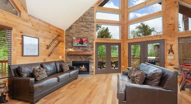 Creekside Manor 3 Bedroom Cabin by RedAwning, Забронировать Дом для отпуска Коттеджи Гатлинберг, Коттедж