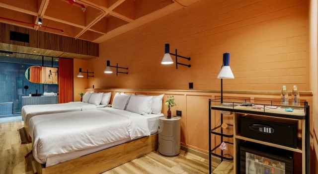 Четырёхместный номер Superior с балконом The Somos Bold Hotel