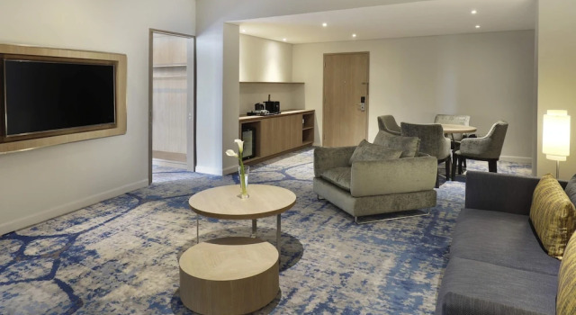 Двухместный люкс Premier Floor Deluxe Novotel Jakarta Mangga Dua Square