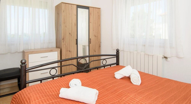 Stunning Apartment in Stranici With 1 Bedrooms, Wifi and Heated Swimming Pool