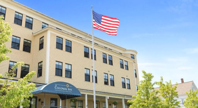 Colonial Inn, Varaa Hotelli Hotellit New England uima-altaalla, Uima-allas