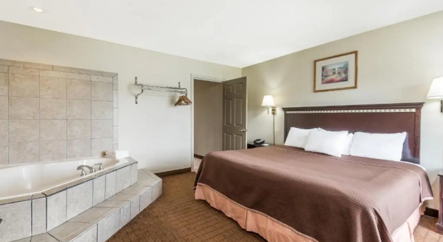 Doppel Suite 1 Schlafzimmer Howard Johnson by Wyndham Springfield
