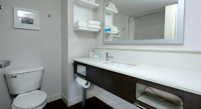 Четырёхместный номер Standard Hampton Inn High Point