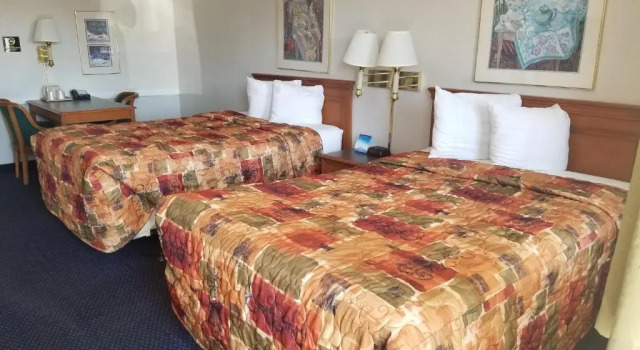 Четырёхместный номер Standard Horizon Inn Norcross