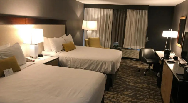 Четырёхместный номер Standard Wyndham Lancaster Resort and Convention Center