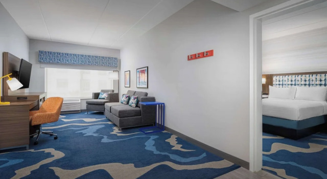 Четырёхместный люкс Hampton Inn & Suites Naples South