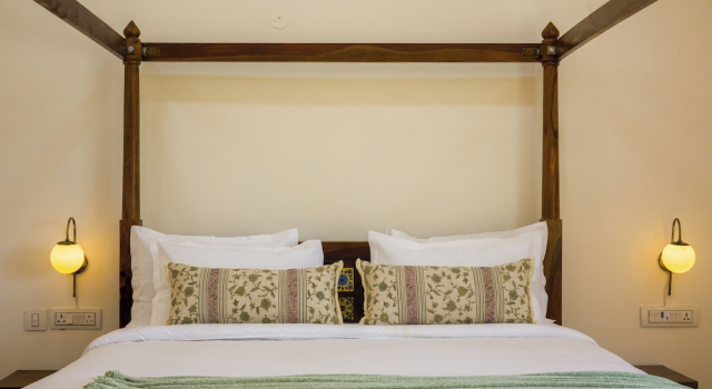 ELIVAAS Adhiva Retreat 5 BHK Farmhouse, Varaa Villa Gurgaon 