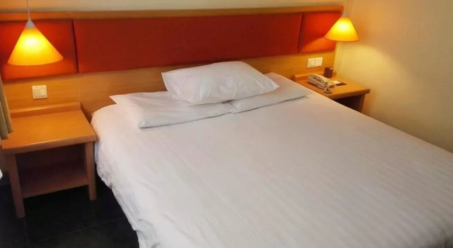 Home Inn Selected (Harbin Zhongyang Street Saint Sophia Cathedral), Varaa Hotelli Harbin Heilongjiang