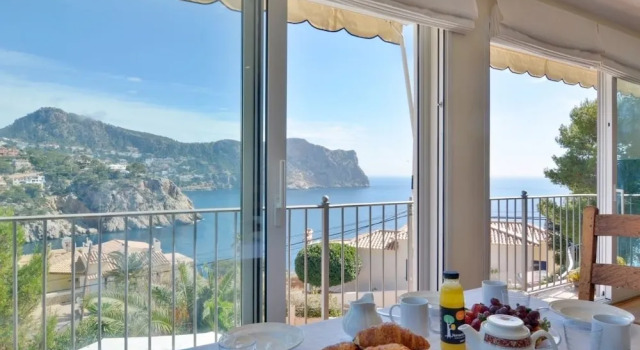 Вилла с 4 комнатами с видом на море Villa with incredible sea views and pool Up To 7