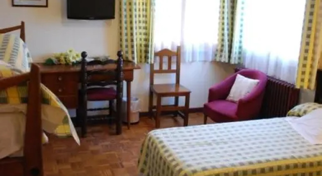 Четырёхместный номер Standard Hotel Adsera
