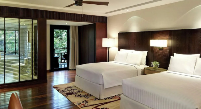 Четырёхместный номер Premier с балконом Mulu Marriott Resort