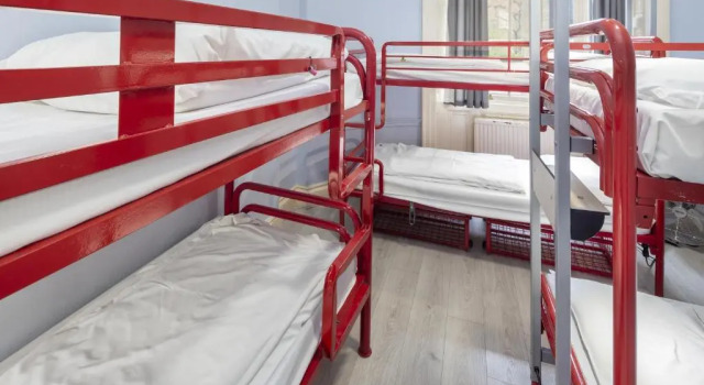 Кровать в общем номере Astor Museum Hostel