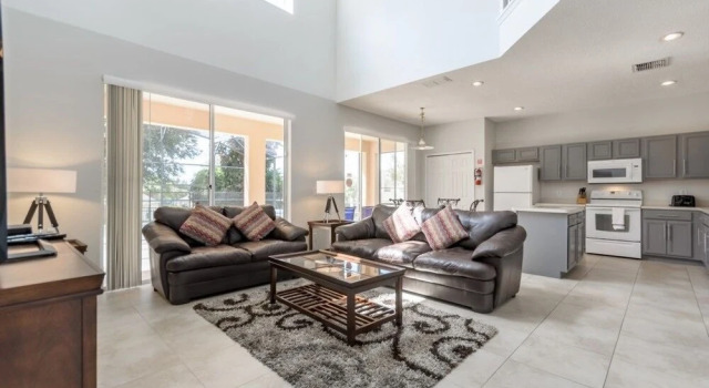 Amazing House! - Emerald - 2696LIC