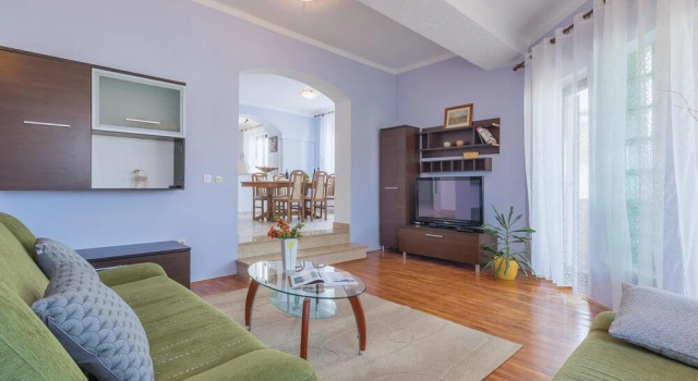 Stunning Home in Pula With Wifi and 3 Bedrooms, Rezervovat Hotel Hotely v Veli Vrh s parkováním, Parkování
