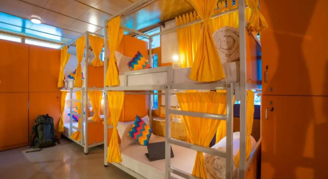 Кровать в общем номере goSTOPS Kasol