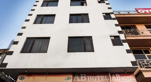OYO 60618 Hotel Ab