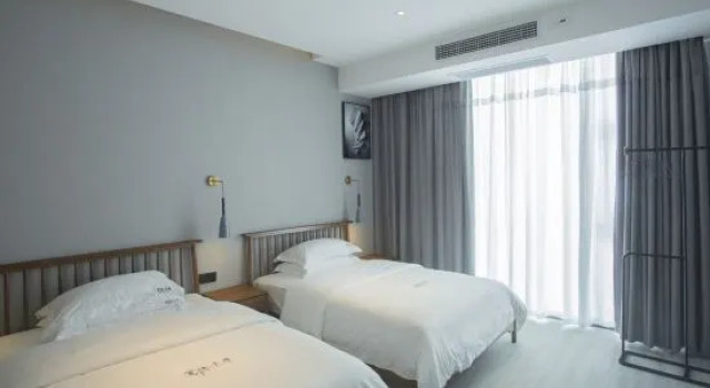 Люкс с 5 комнатами Beihai Xiayin Homestay (Qiaogang Style Street)