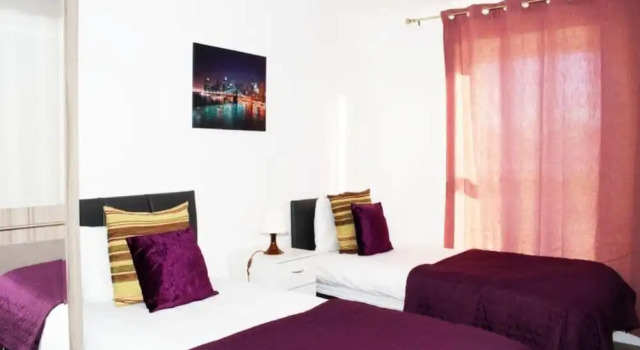 TMS Beautiful 2BR Apartment! Ensuite! Lakeside, Varaa Huoneisto Asunnot kohteessa Merseyside, Huoneisto