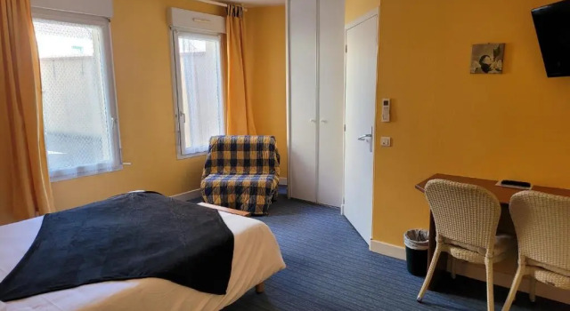 Трёхместный номер Comfort LAUBERGE DE LOLIVE
