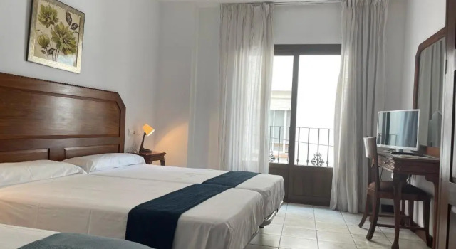 Трёхместный номер Standard Hotel Al Andalus