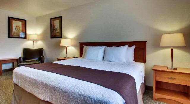 Люкс с балконом Best Western West Hills Inn