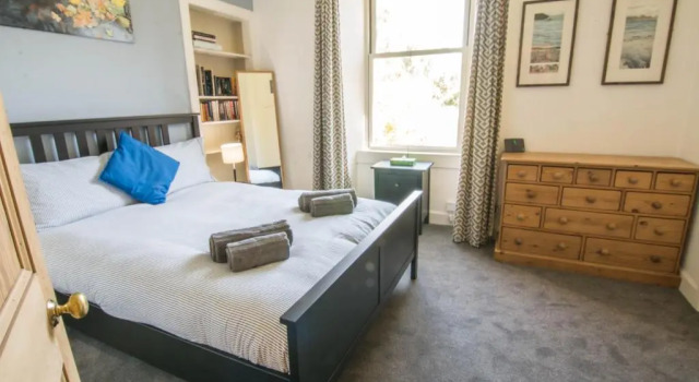 426 Homely 1 Bedroom Apartment in Leith, Prenota Appartamento Hotel a Lothian con parcheggio, Parcheggio