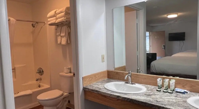 Шестиместный семейный номер Standard Sunrise Motor Inn