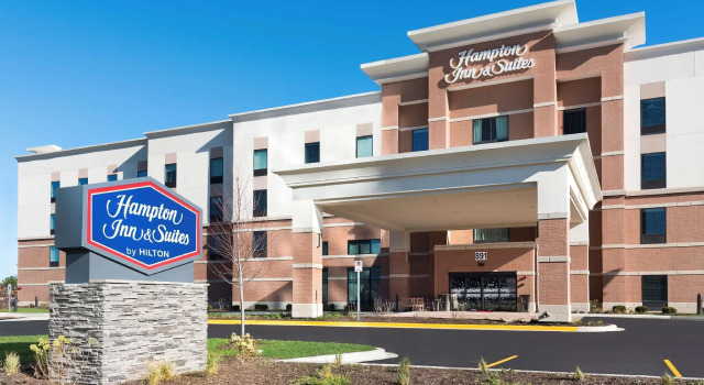 Двухместный люкс Hampton Inn & Suites by Hilton Chicago Schaumburg IL