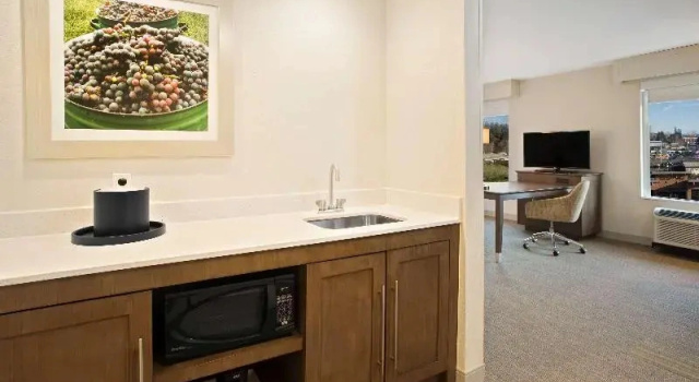 Трёхместный люкс Hampton Inn & Suites- Seattle Woodinville Wa