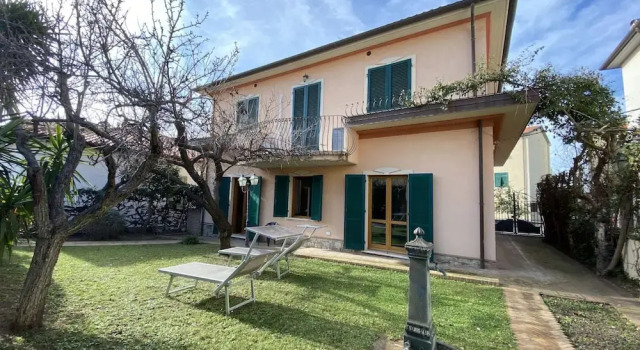 Апартаменты Apartment in Villa With Garden-rif Gioco