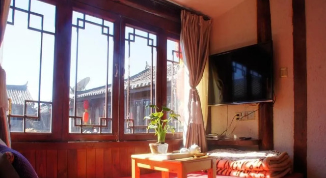 Luguorenjian Inn, Забронировать Отель Отели Лицзян 4 звезды, рядом с Улица Сквер-стрит Древнего города Шухэ, 4*