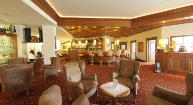 Gartenhotel & Weingut Pfeffel Dürnstein, Book Hotel Dürnstein 