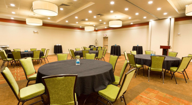 Drury Plaza Hotel Phoenix Tempe, Забронировать Отель Пруд в Темпе 