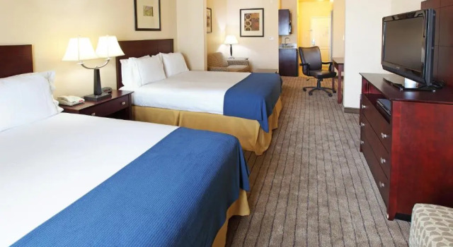 Двухместный люкс Holiday Inn Express Hotel & Suites Marshall by IHG