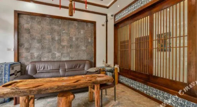 西江同根湾主题酒店, Rezerwuj Hotel Kaili Guizhou