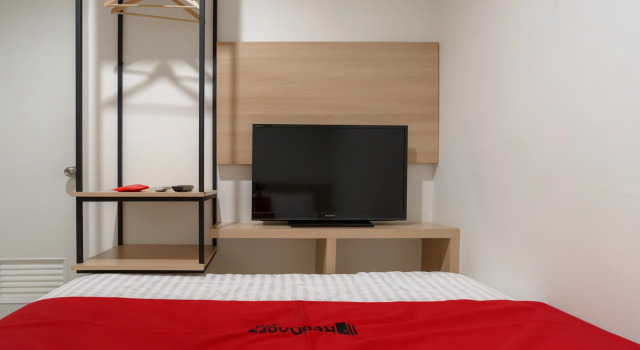 RedDoorz near Seasons City Mall 3, Prenota Hotel Grogol Giacarta