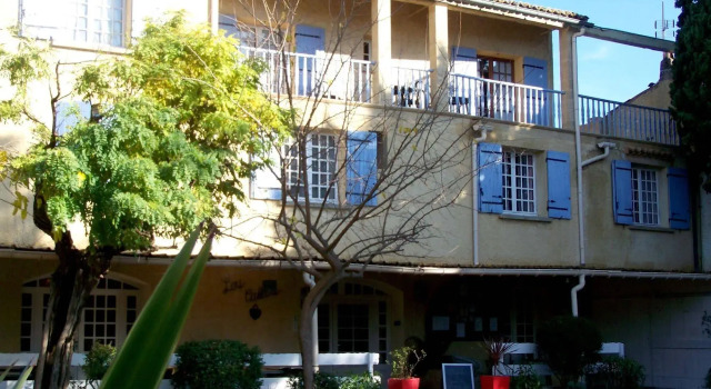 Auberge Lou Caleou, Rezerwuj Hostel Vénéjan Gard