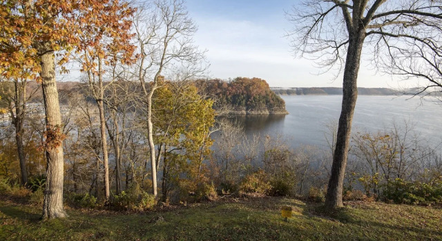 Четырёхместный номер Standard с балконом Lake Cumberland State Resort Park