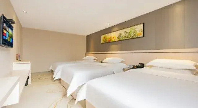 Люкс Deluxe Gold and Silver Business Hotel Huaiji