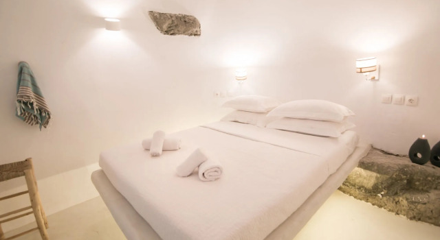 Morfi Cave House