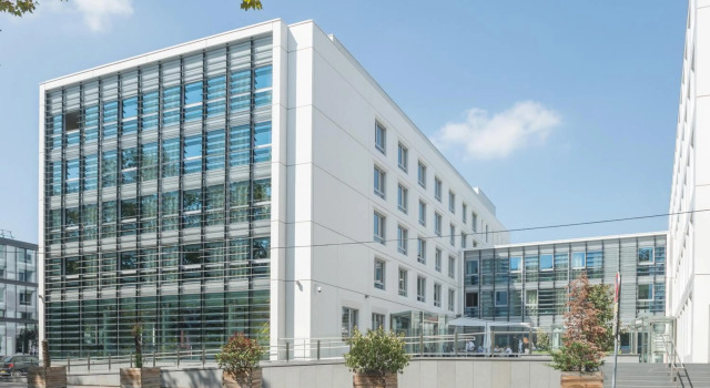 Отель Spark by Hilton Lyon Ouest