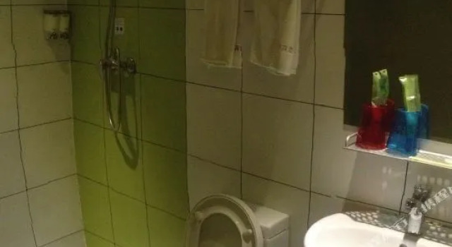 Yiju Light Luxury Hotel (Wujiaochang), Varaa Hotelli Yangpu 