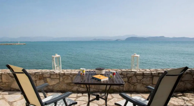 Seafront apartment ΙΙ in Kiveri, near Nafplion., Prenota Appartamento Hotel a Peloponneso con parcheggio, Parcheggio