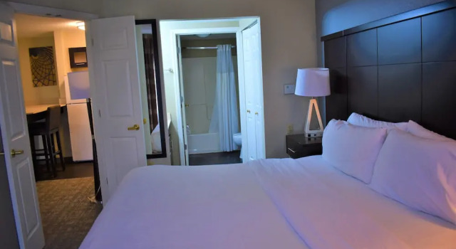 Люкс с 2 комнатами Staybridge Suites Cranbury - South Brunswick by IHG